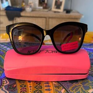 Betsey Johnson Black Sunglasses with Pink Case. Beautiful unusual arms
